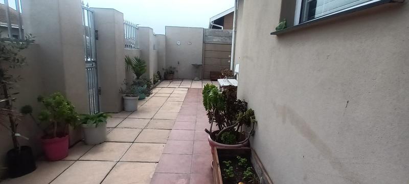 3 Bedroom Property for Sale in Pelikan Park Western Cape